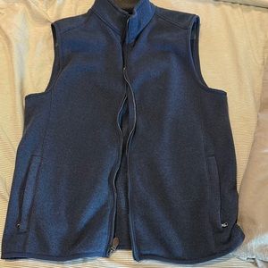 Blue vineyard vines vest, great condition, size medium